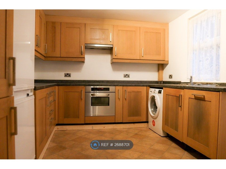 Property photo 3 of 18 Kitchen