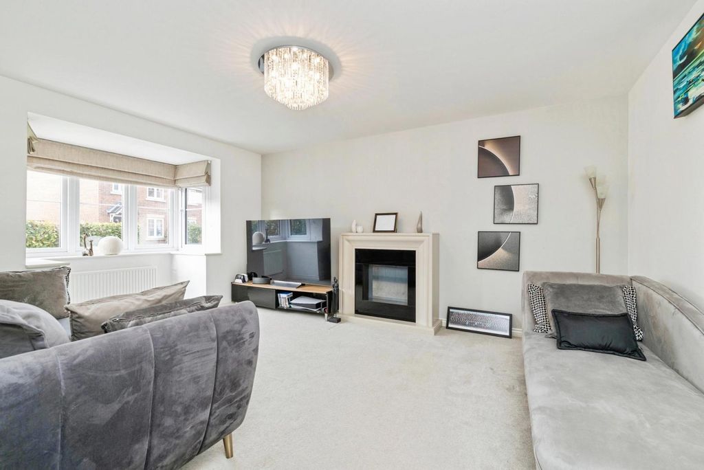 Property photo 3 of 19 Pbox-Img.Jpg