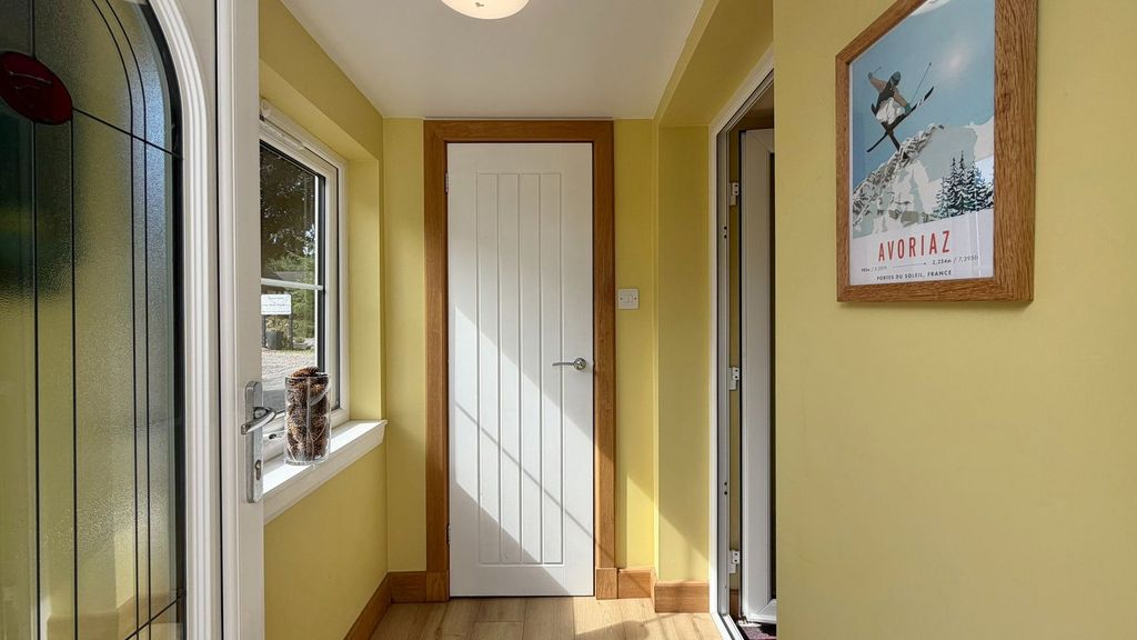 Property photo 2 of 32