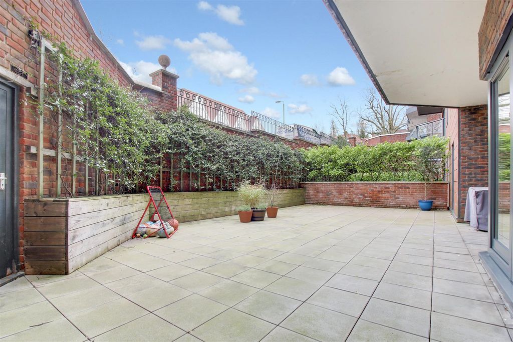 Property photo 2 of 10 Patio V2.Jpg