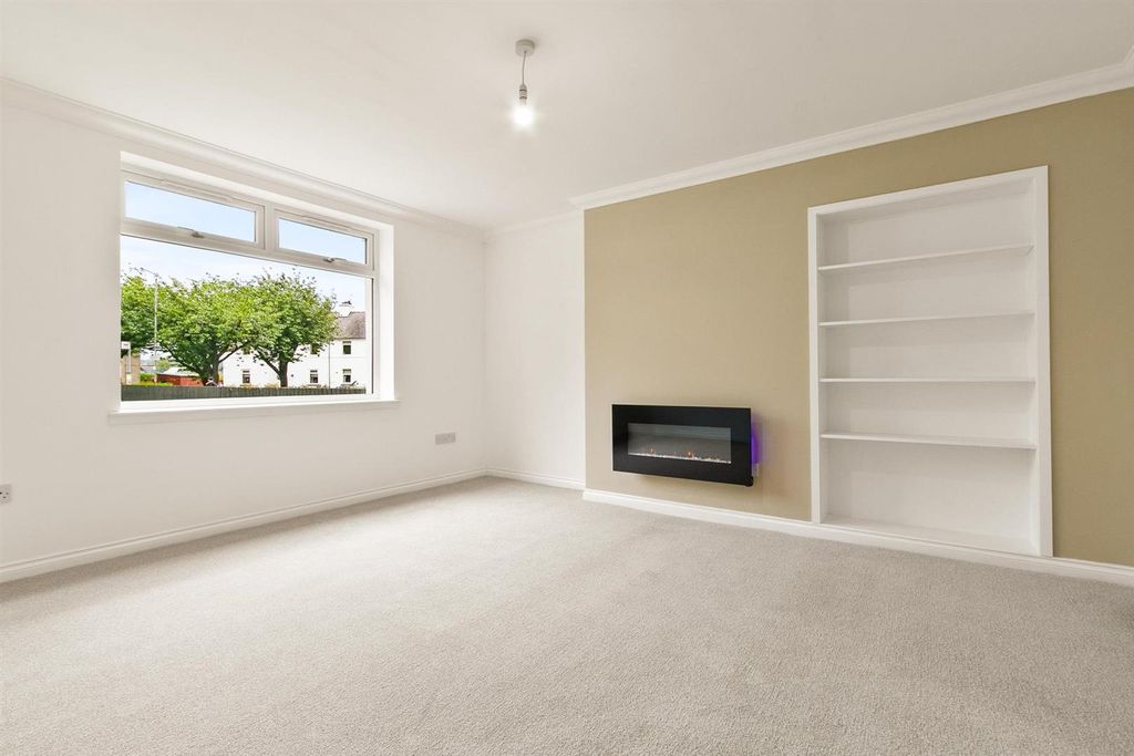 Property photo 2 of 25