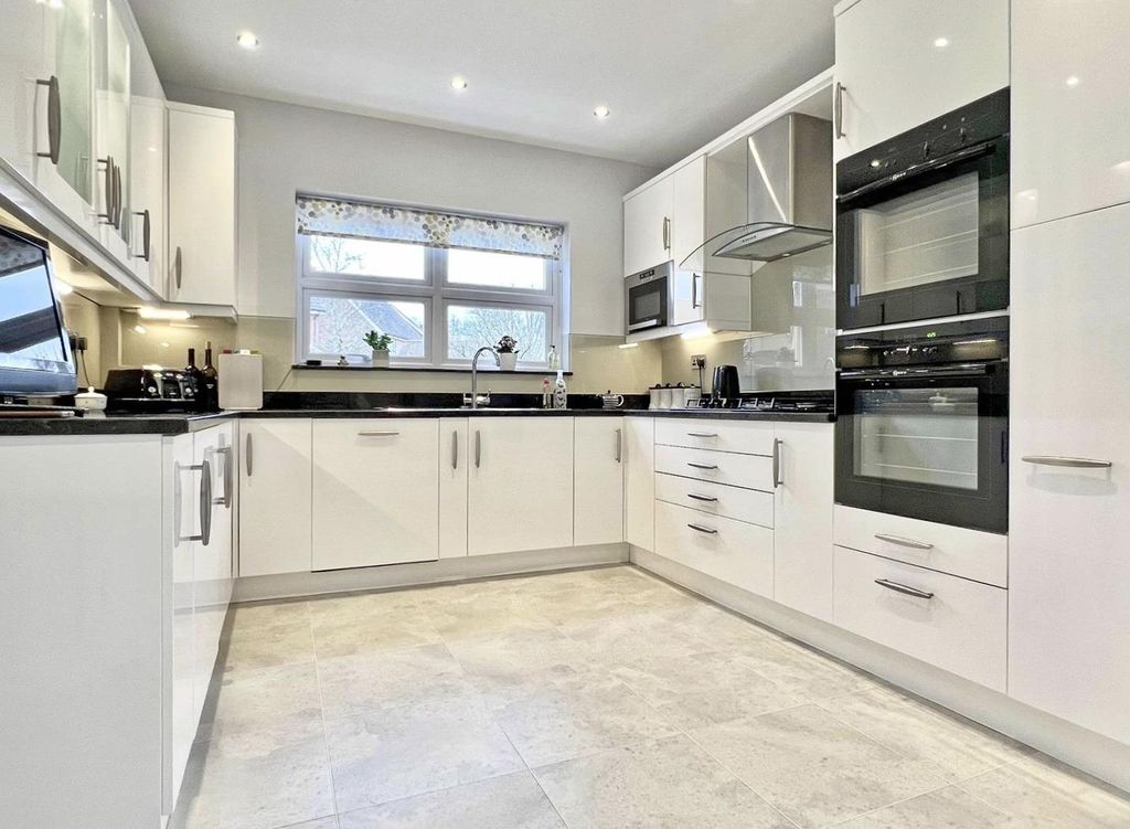 Property photo 2 of 34 Img_8205.Jpg