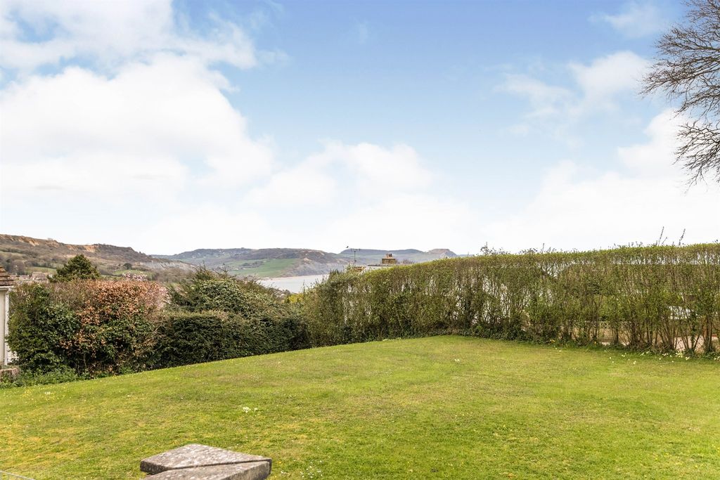 Property photo 2 of 16