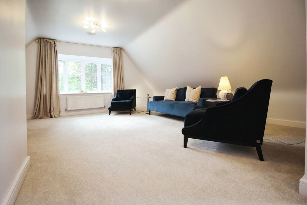 Property photo 2 of 18 Picture No. 25