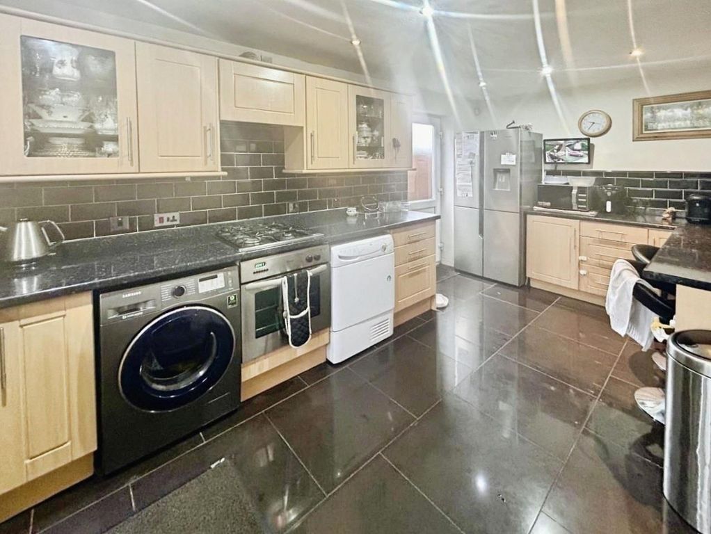 Property photo 3 of 24 Kitchen