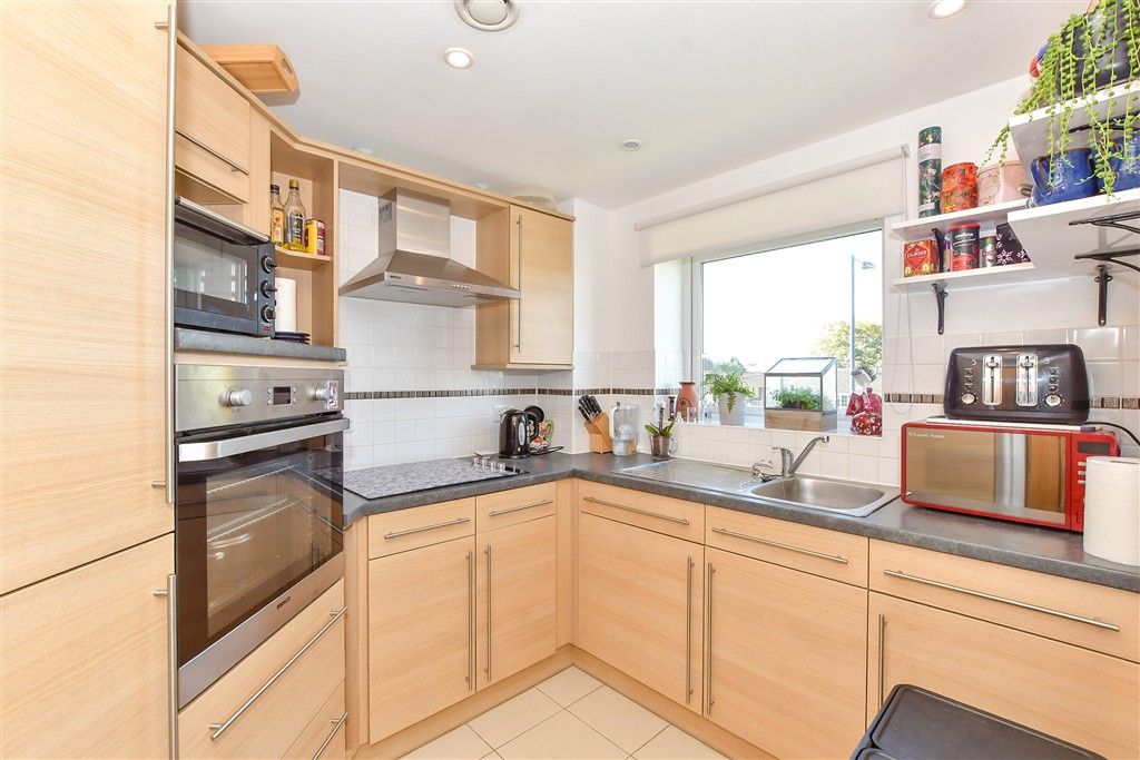 Property photo 2 of 7 Kitchen