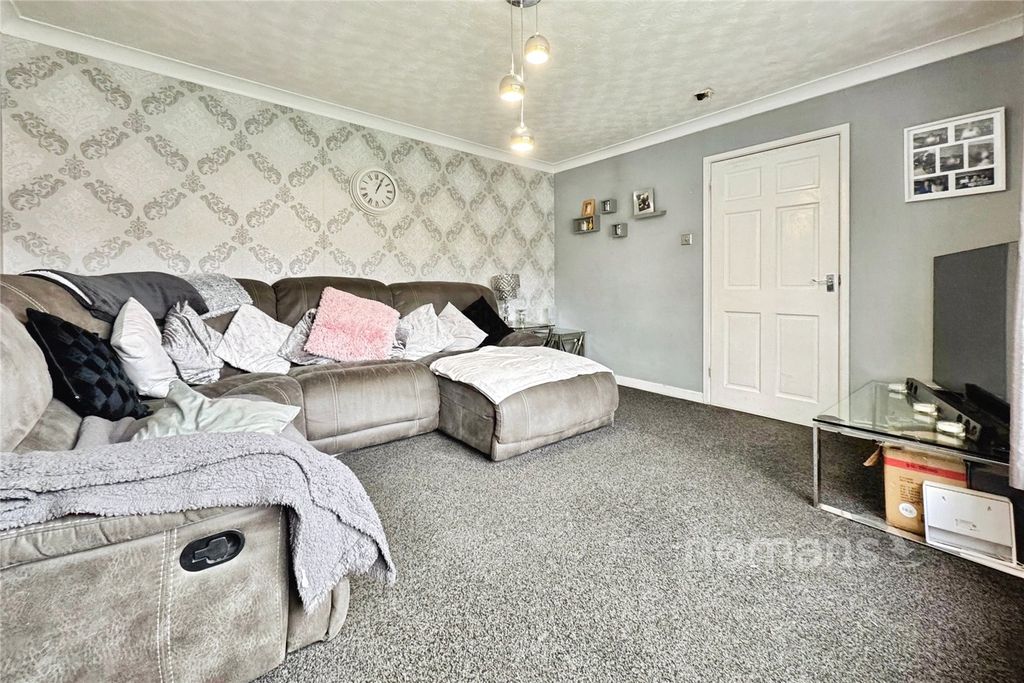 Property photo 3 of 16 Living Room