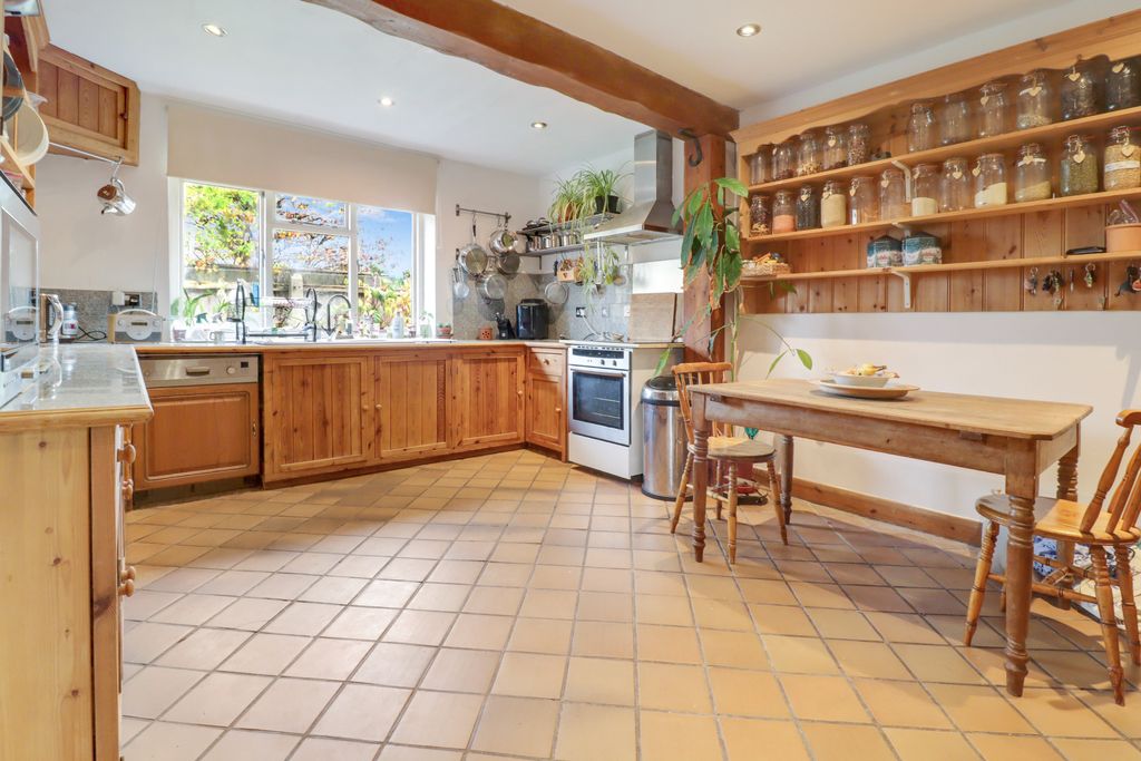 Property photo 2 of 33