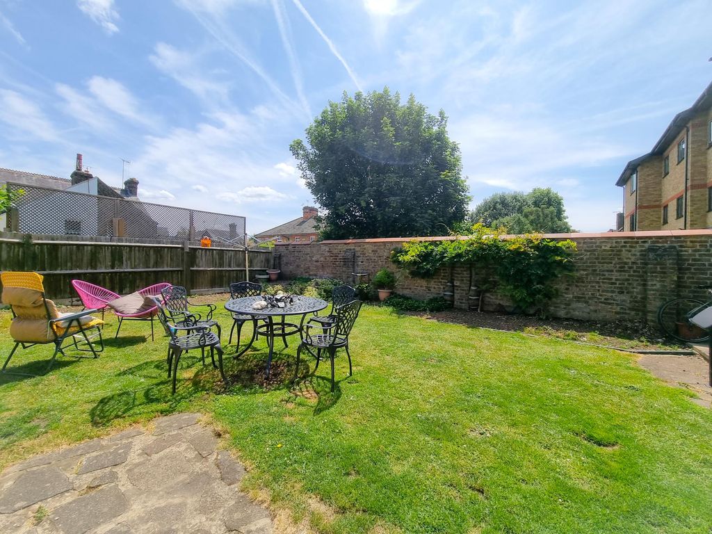 Property photo 2 of 9