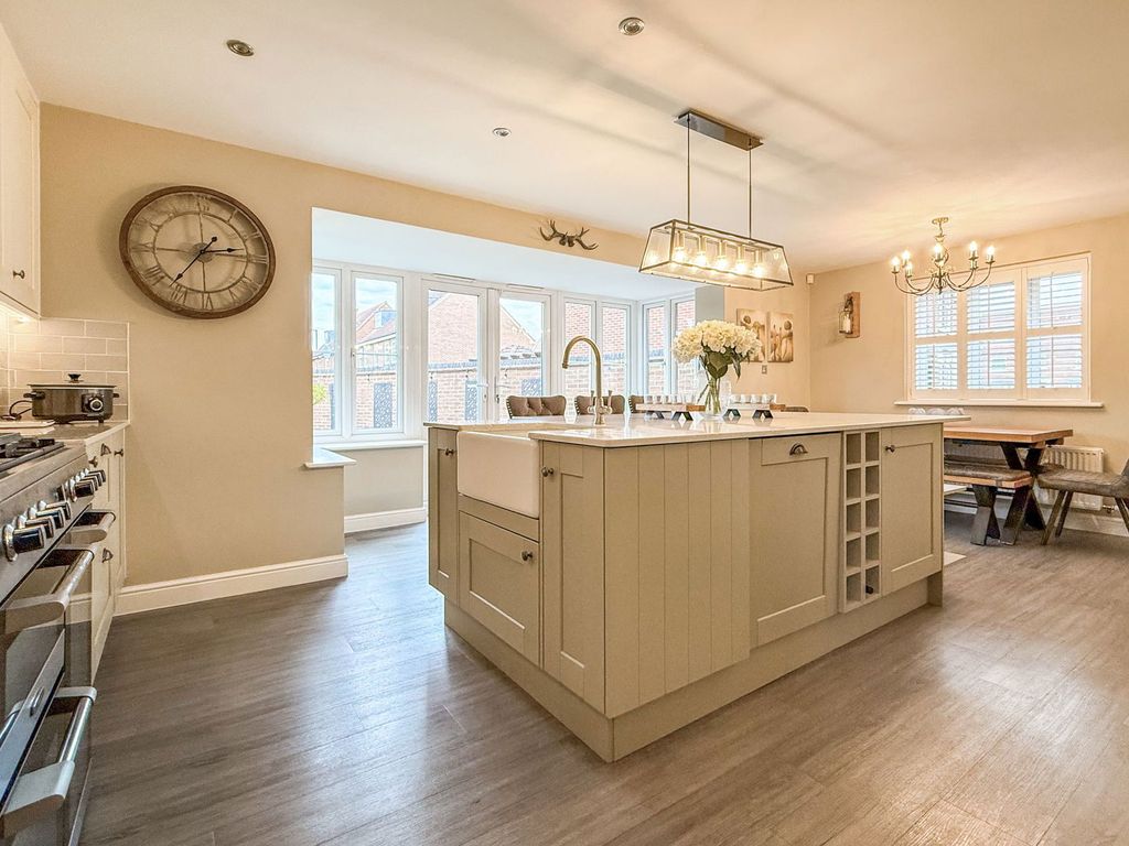 Property photo 3 of 28