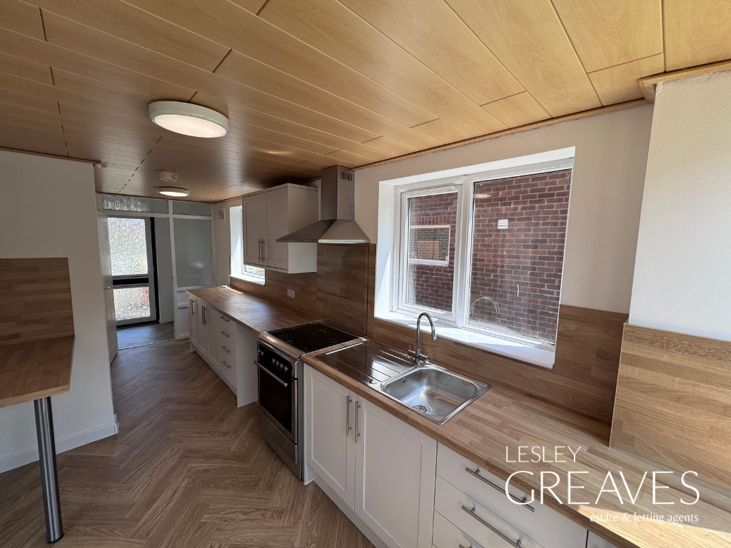 Property photo 2 of 11 Kitchen