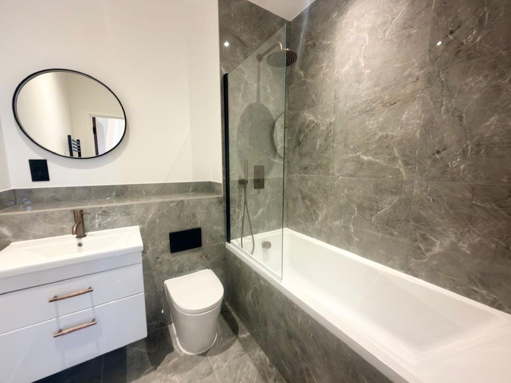 Property photo 3 of 7 Bathroom