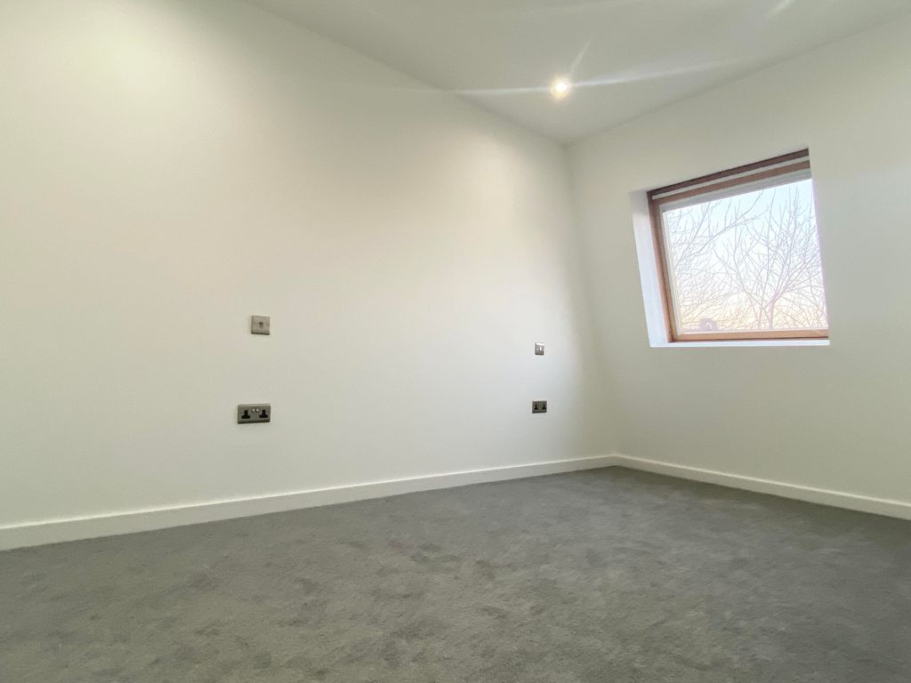 Property photo 3 of 6 Bedroom