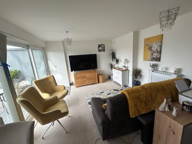 Property photo 2 of 7 Lounge