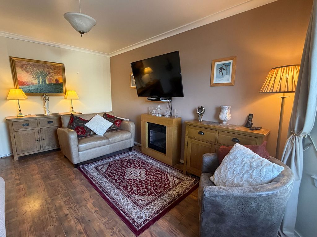 Property photo 3 of 27