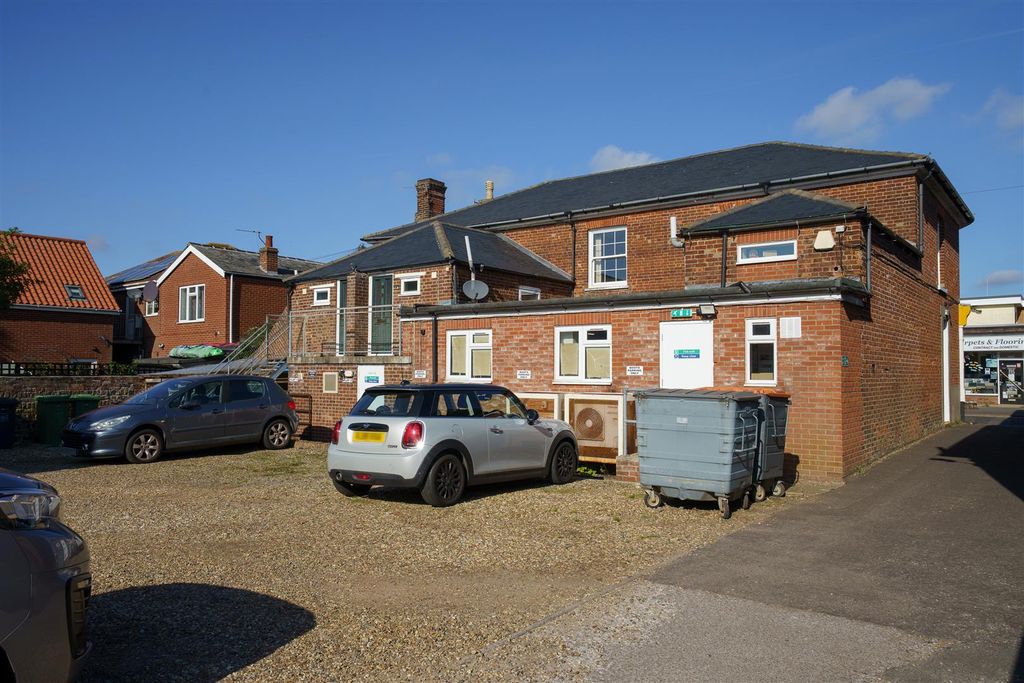 Property photo 3 of 5 Iq_00038.Jpg