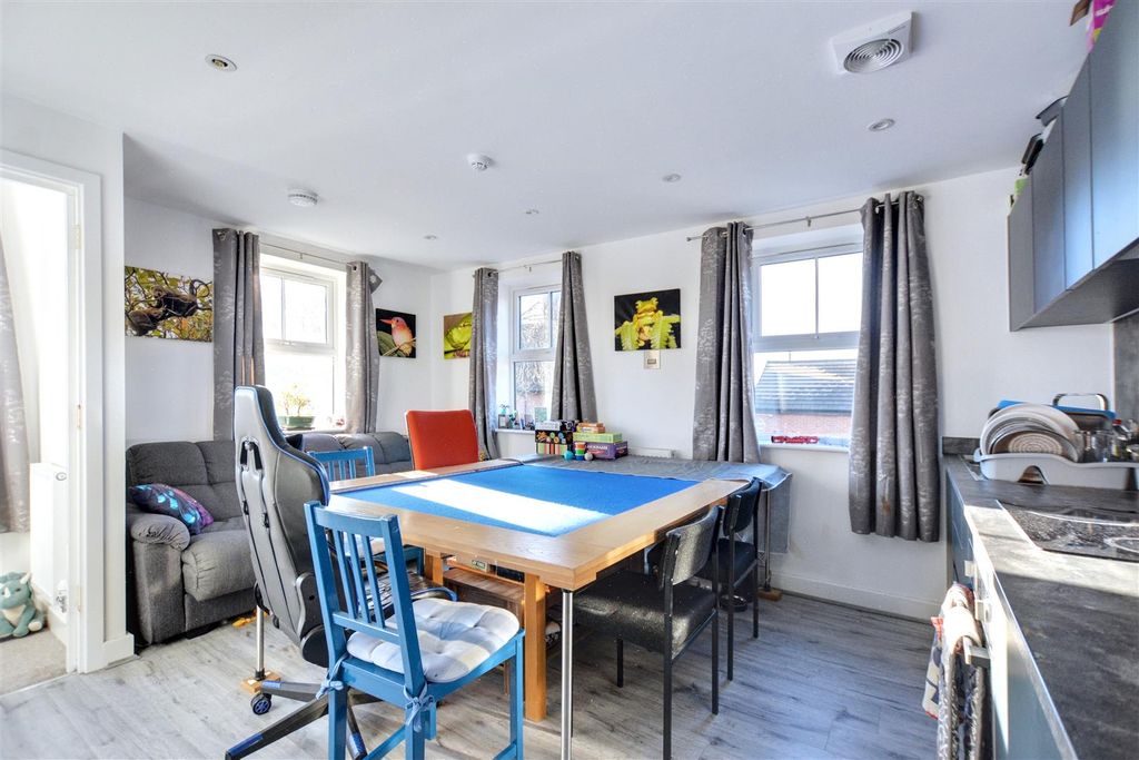 Property photo 3 of 10 Lounge Diner_1.Jpeg