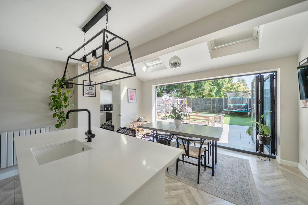 Property photo 2 of 24 1466976136A19Dbac75113