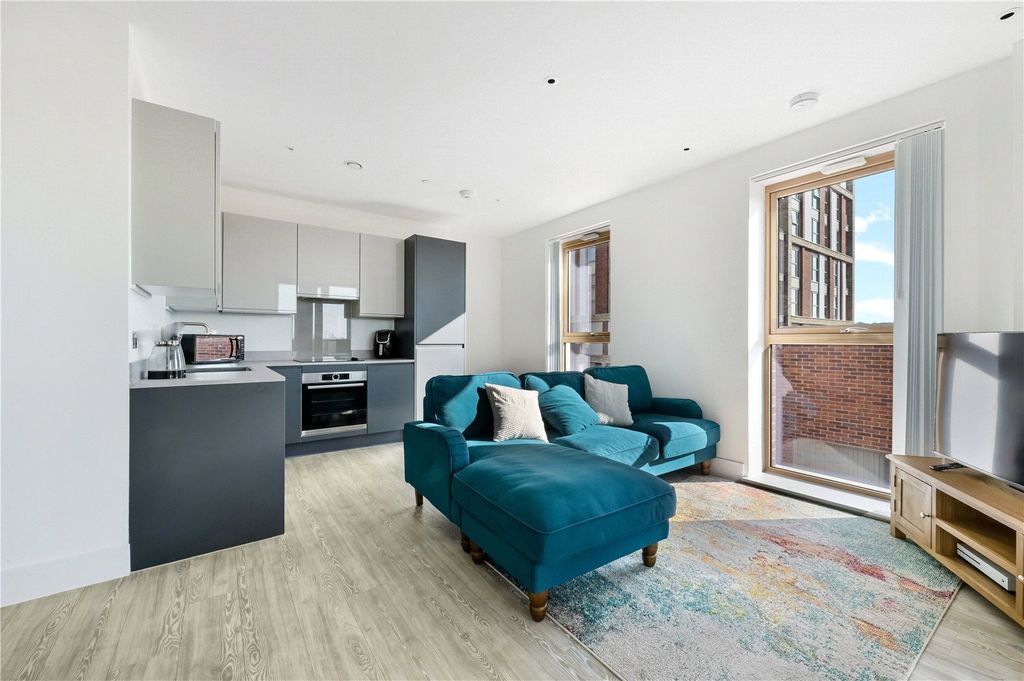 Property photo 1 of 11 Crane Court