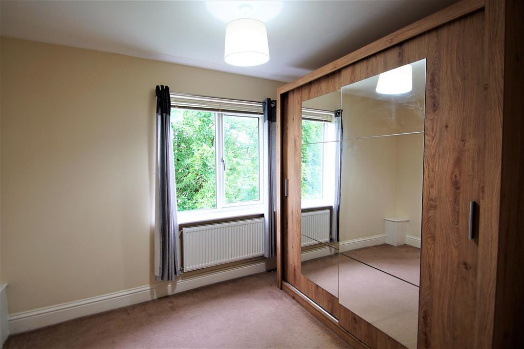 Property photo 3 of 9 Bed 1 Shot 2.Jpg