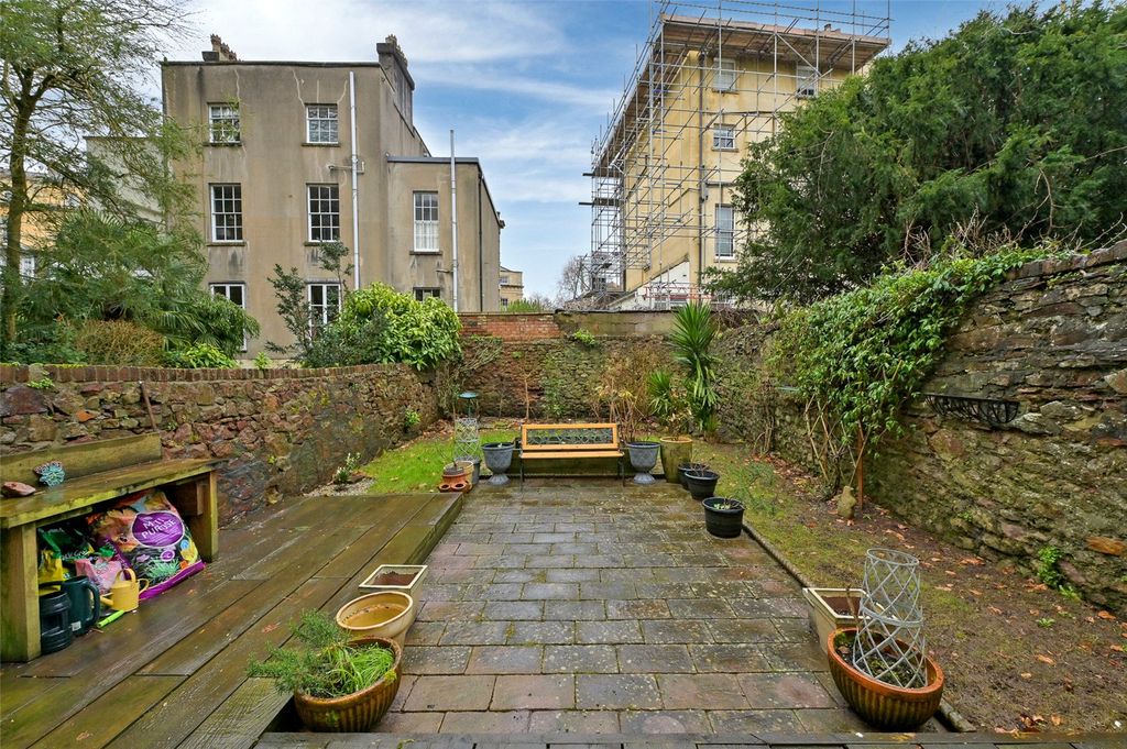 Property photo 2 of 13 Garden