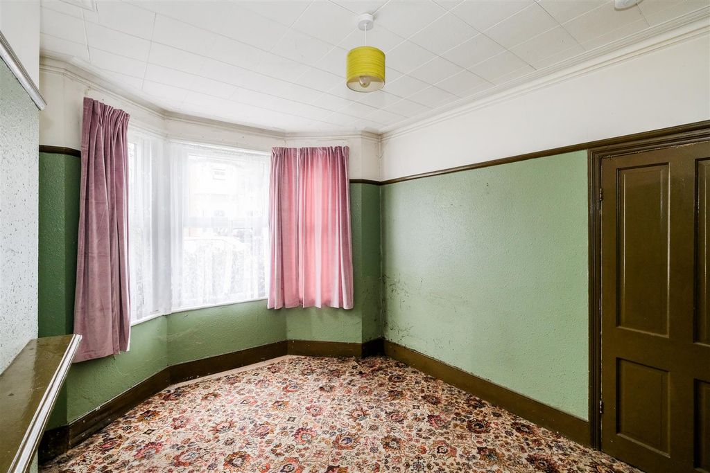 Property photo 2 of 26 65 Carnarvon Road-2.Jpg