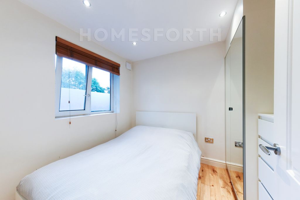 Property photo 3 of 6 Photo 6