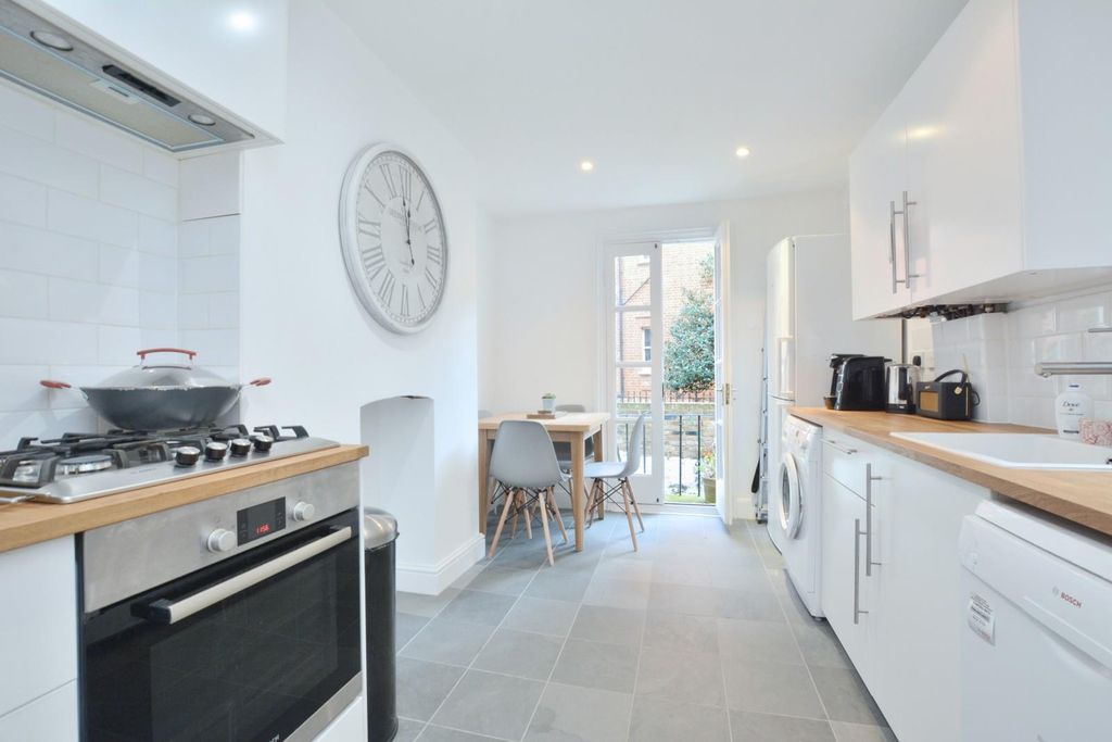 Property photo 2 of 9 Kitchen / Breakfast Room