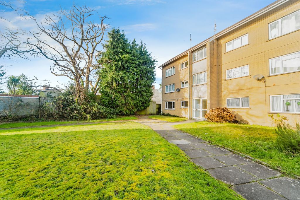 Property photo 1 of 17