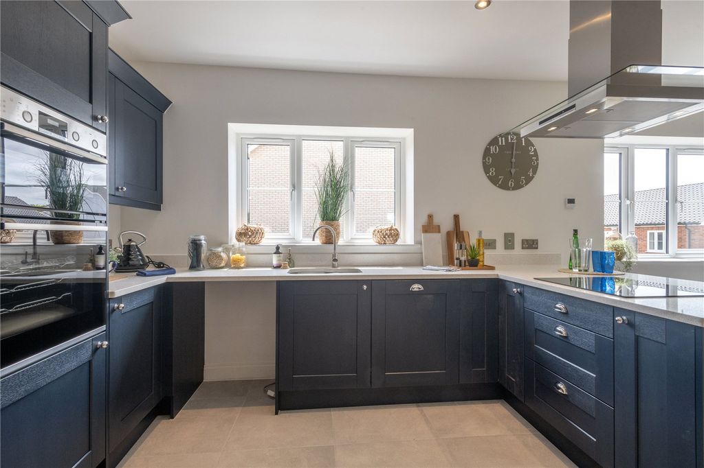 Property photo 2 of 8 Picture No. 14