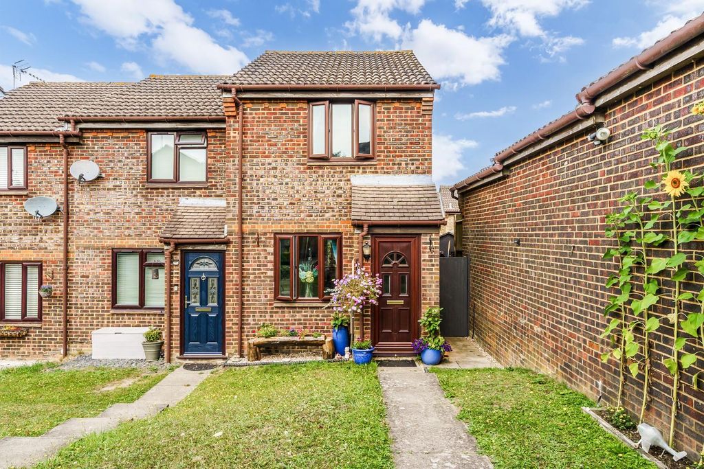 Property photo 1 of 14 Morston Close (3).Jpg