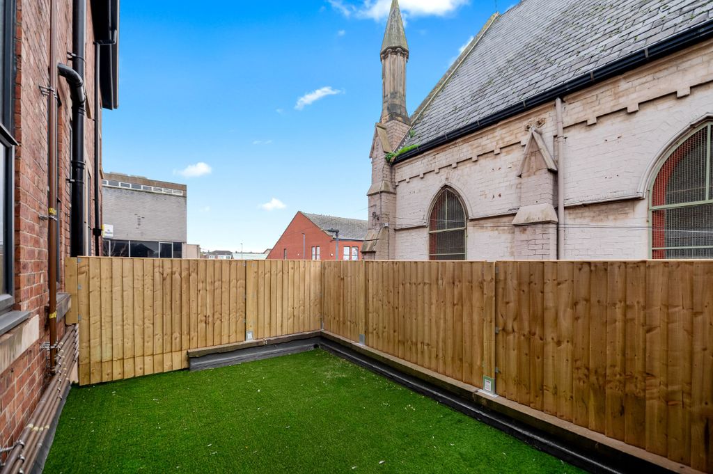 Property photo 1 of 10 Apartment 4 - Bank Street - In House Property Lettings - Outside Terrace