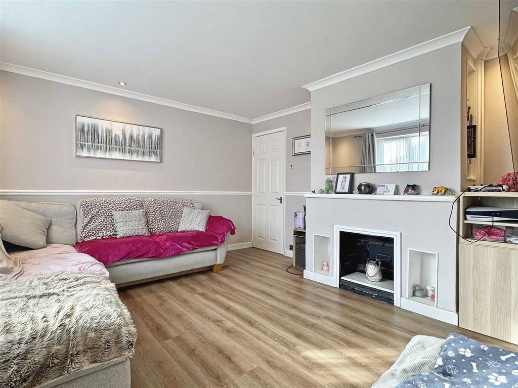 Property photo 2 of 21 Lounge.Jpg