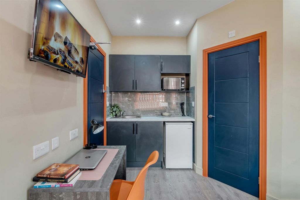 Property photo 2 of 12 37 Melville Road, Coventry, CV1 3A (206).Jpg