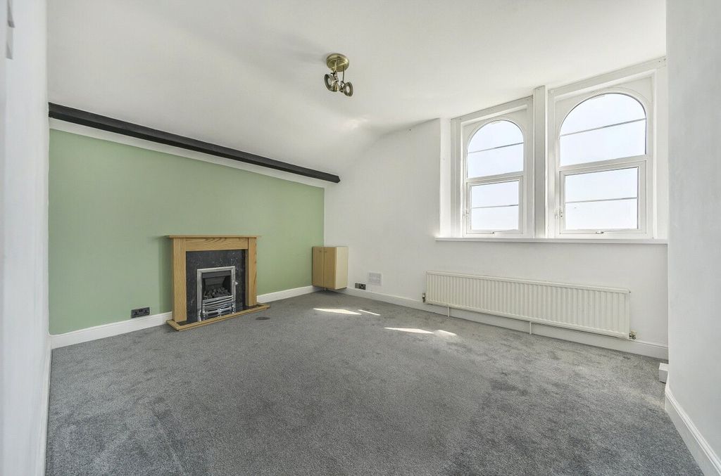 Property photo 3 of 9 Picture No. 18