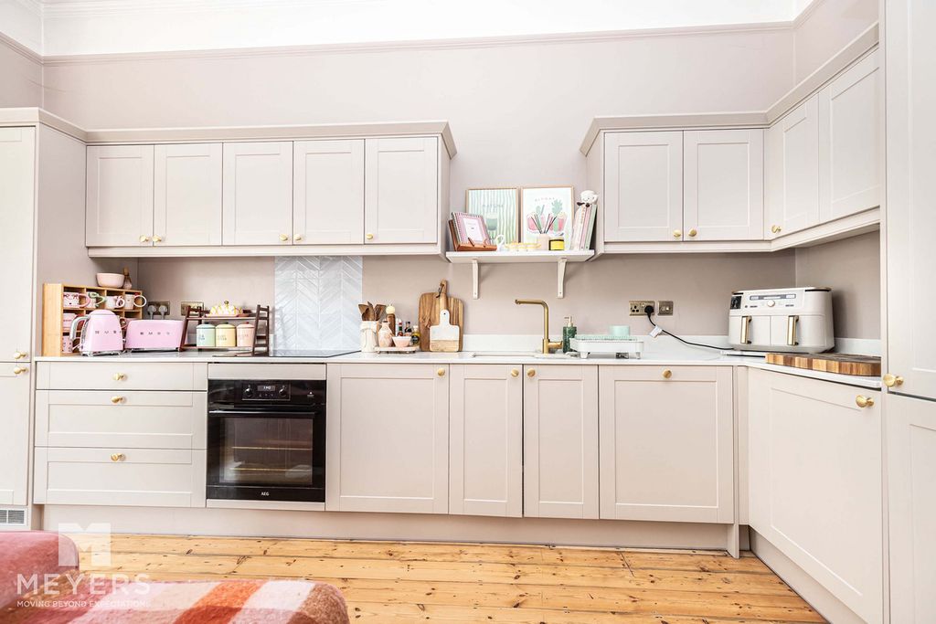 Property photo 3 of 19