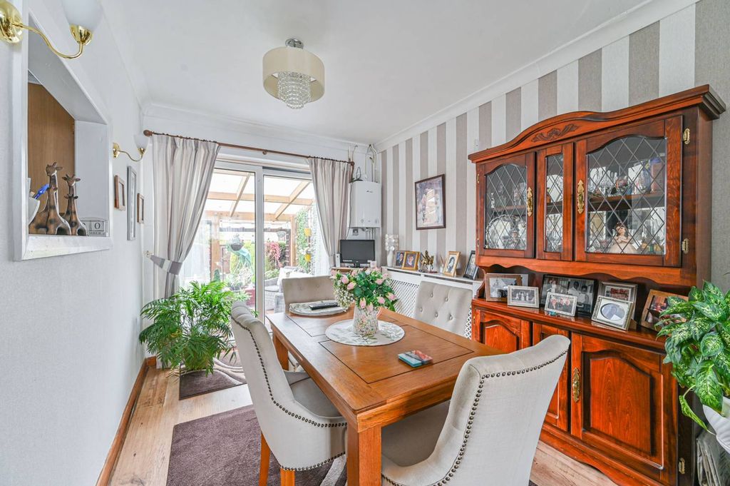 Property photo 3 of 15