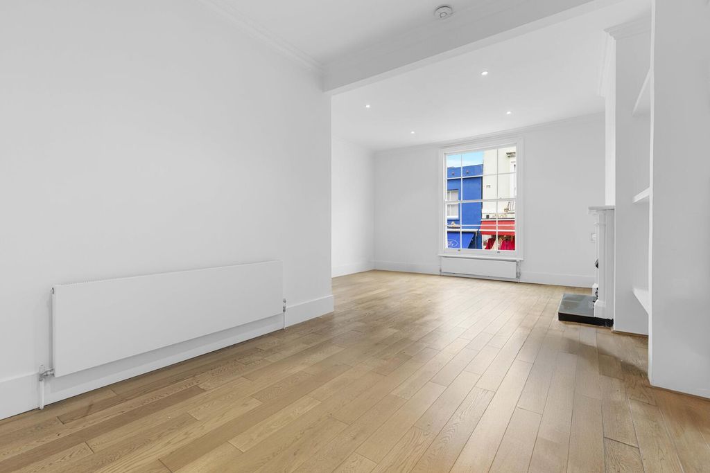 Property photo 3 of 9 Living Room