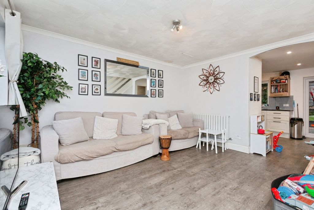 Property photo 3 of 12 Pbox-Img.Jpg