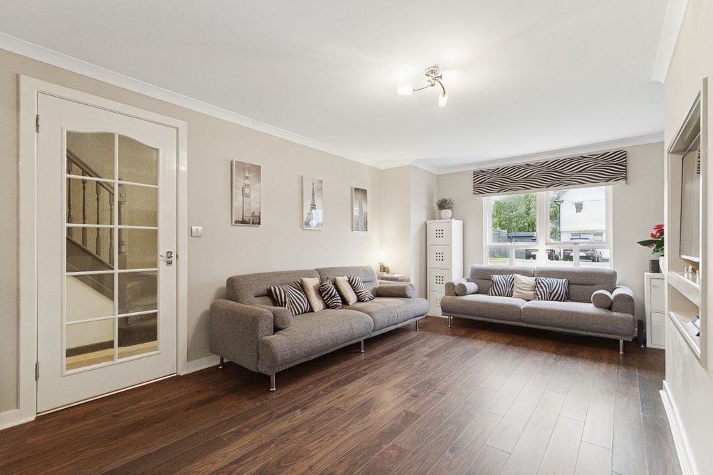 Property photo 2 of 23