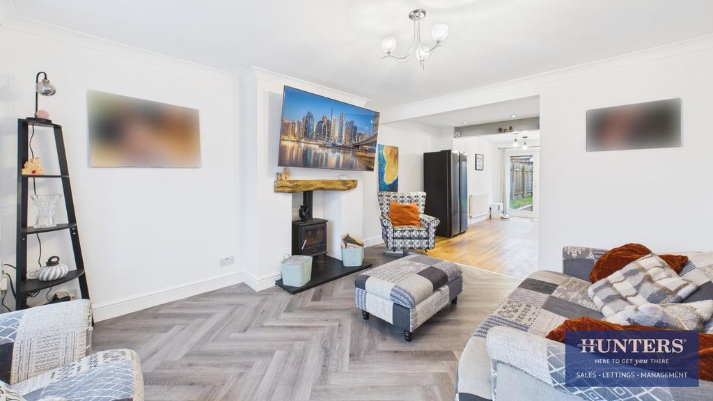 Property photo 3 of 20 Living Room