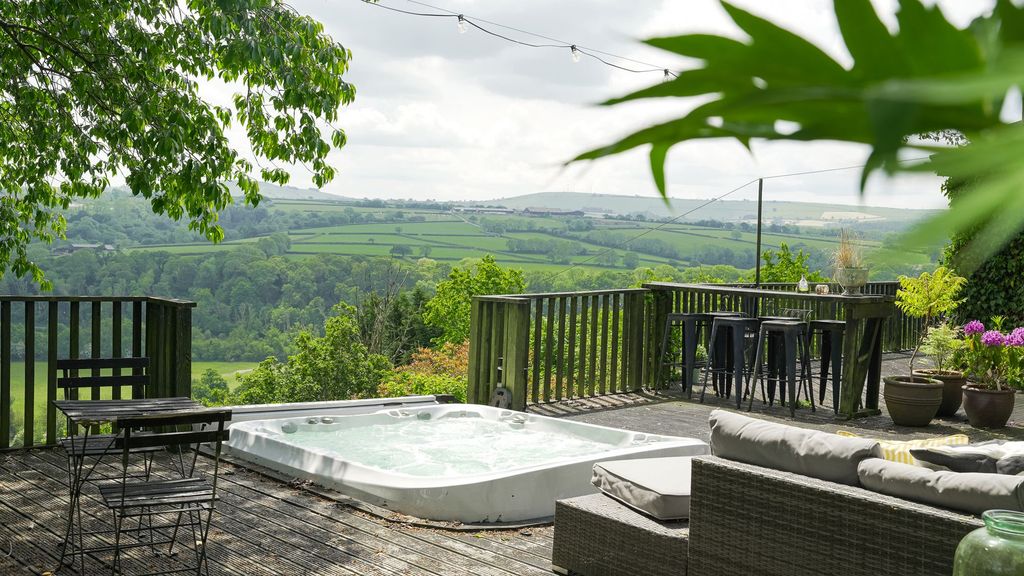 Property photo 2 of 71