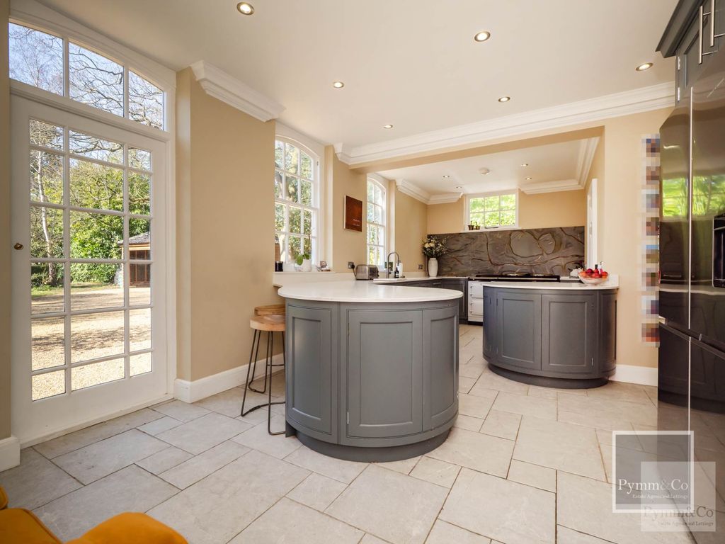 Property photo 3 of 24