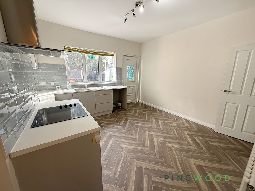 Property photo 2 of 12 Kitchen