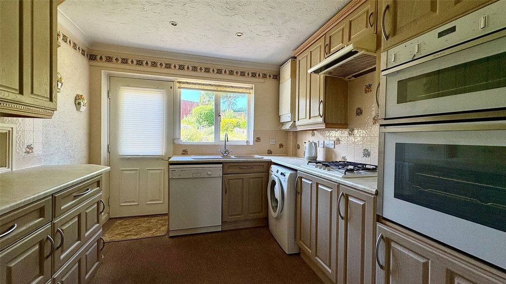 3 bed bungalow for saleStone Close, Honiton, Devon EX14 photo 4
