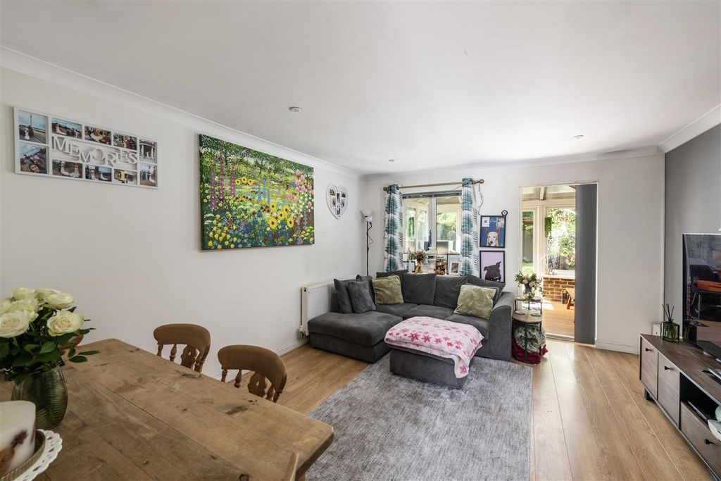 Property photo 2 of 11 9 Firlands Internals More5.Jpg