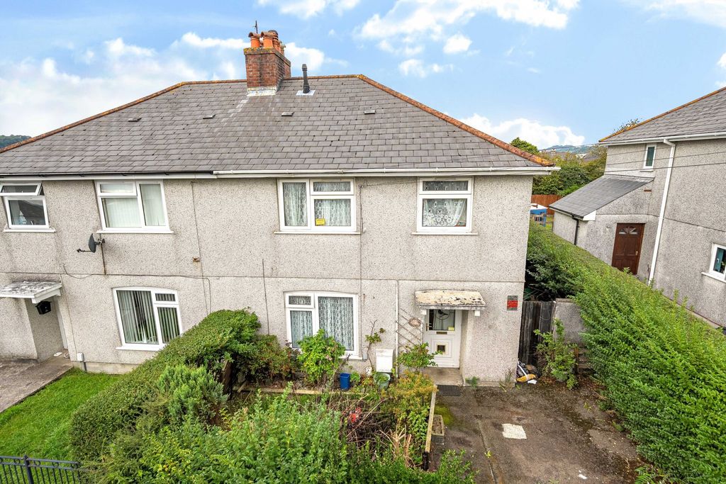 Property photo 1 of 20 Stonebarton Close
