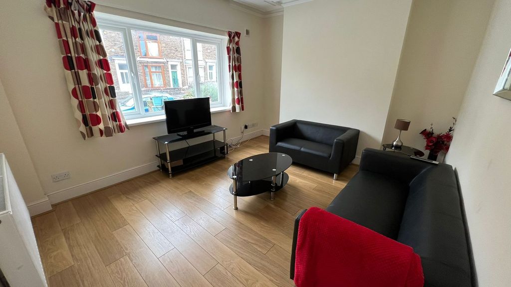 Property photo 2 of 10