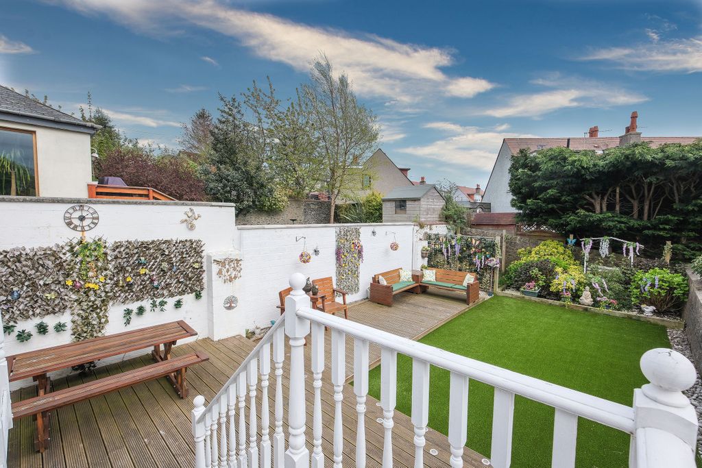 Property photo 3 of 49