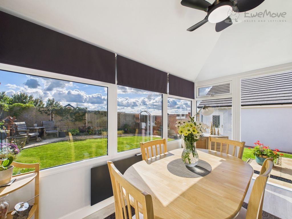 Property photo 3 of 12 Cam03640G0-Pr0067-Still016